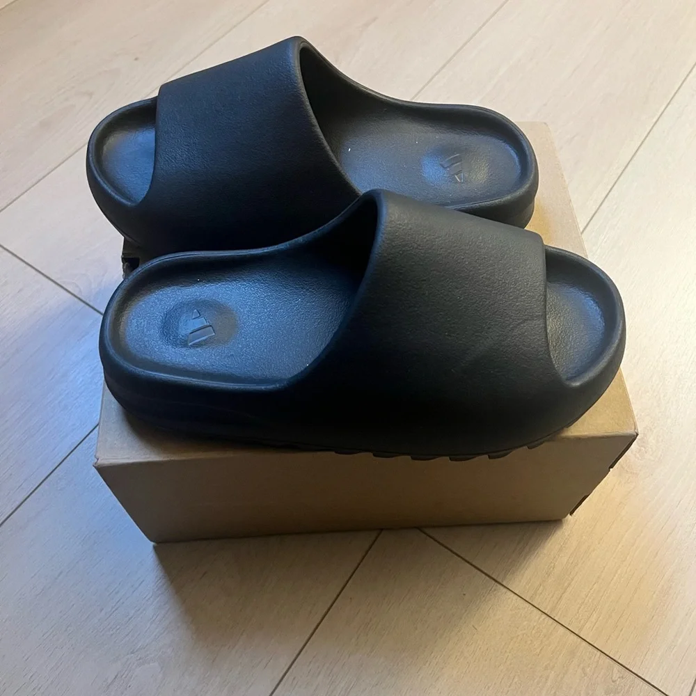 Yeezy Black Slide Sandals - Picture 2 of 5